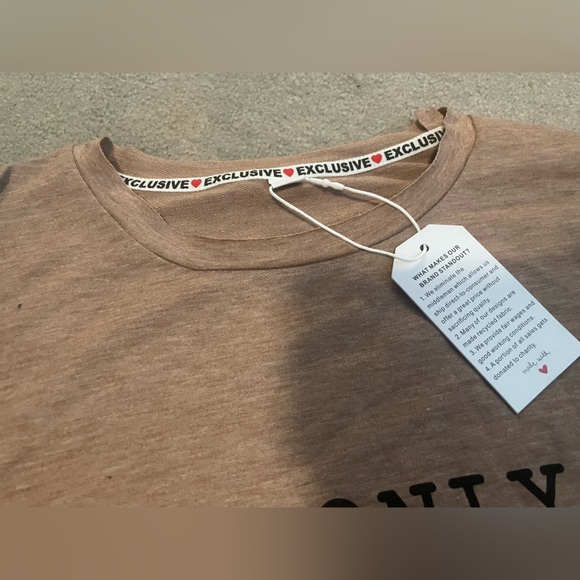 EXCLUSIVE TOP - Picture 3 of 3